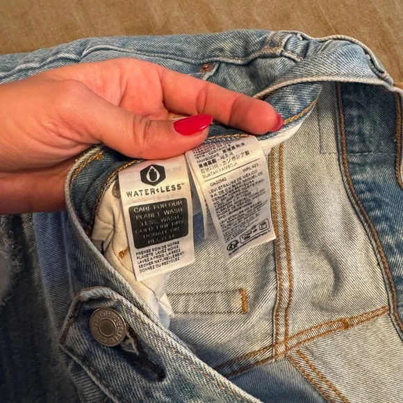 Levi’s 501 distressed Jean shorts - Picture 4 of 9